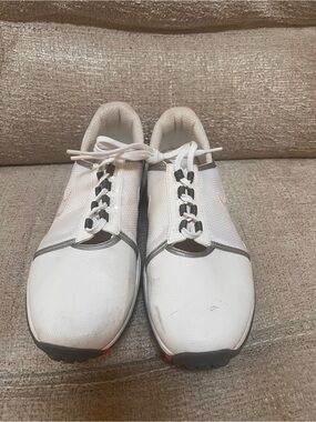 White women’s Athletic Golf Shoes - Lightweight Comfort Nike air Sz 10